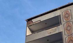Küçükçekmece’de 5 Katlı Binada Tehlike: Cephe Parçaları Sokağa Düştü
