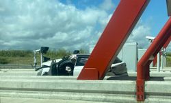 Malkara'da otomobil beton bariyere çarptı