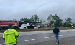 Sakarya'da yolcu otobüsü alev alev yandı