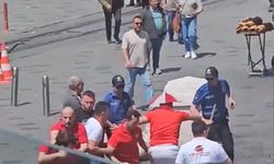 Taksim Meydanı’nda Tekmeli Yumruklu Kavga