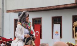 Yörüklerden tarihi Taşköprü'de develi göç yürüyüşü