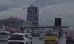 İskitlerde Feci Kaza! Kasası Açık Kamyon Üst Geçide Çarptı!