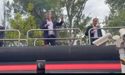 Özgür Özel Otobüsün Üzerine Çıkarak Partililere Seslendi