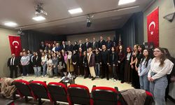 Ankara Üniversitesi’nde “ 15 Temmuz Manşetleri Gazetecilik Atölyesi” Devam Ediyor!