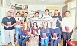 Ankara Balıkesirliler Derneği başarılı öğrencilere pasta kesti