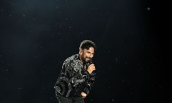 Tarkan’dan Ankara’da Yağmura Rağmen Unutulmaz Konser