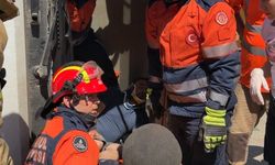 Beykoz'da hafriyat kamyonu devrildi