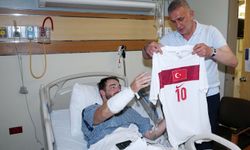 Hacıosmanoğlu, kaza geçiren polisi hastanede ziyaret etti