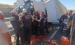 Şanlıurfa'da TIR devrildi