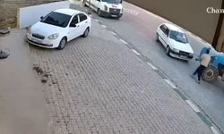 Yolunu kesen kuzenleri tarafından demir çubuklarla dövüldü