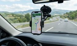 Araç İçi Ekran ve Telefon Tutucu Kullananlar Dikkat: Yeni Düzenleme Yürürlüğe Girdi!