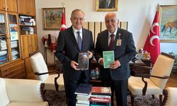 MHP'li Erkan Akçay Tam Bir "Kitap Kurdu!"