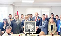 Hatay’ın ayağa kalkışına öncülük eden valiye ödül