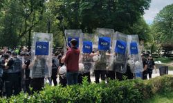 Öğretmenlere Meclis Kapısında Polis Müdahalesi