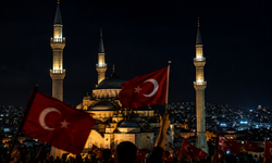 81 ilde aynı anda sela: 15 Temmuz şehitleri dualarla anıldı