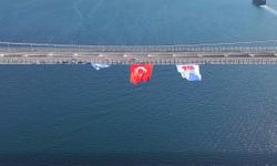 1915 Çanakkale Köprüsü'ne Türk bayrağı asıldı