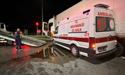 Ambulansla TIR çarpıştı