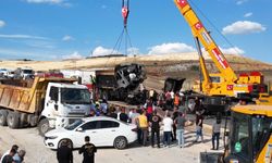 Ankara'da belediyeye ait iki hafriyat kamyonu çarpıştı: 2 işçi yaşamını yitirdi
