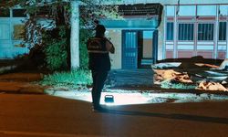 Eşi eve almadı, çatıdan girmeye çalışırken düştü!