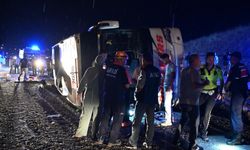 Gece Saatlerinde Feci Kaza: Otobüs Şarampole Devrildi