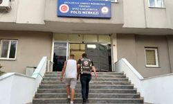 İki kamyonet makas atarak yarıştı