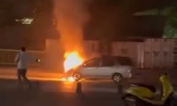 Kağıthane’de Seyir Halindeki Otomobil Alevlere Teslim Oldu