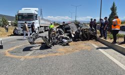 Malatya'da TIR'a çarpan otomobil hurdaya döndü: Sürücü ağır yaralandı