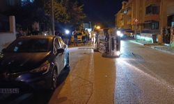 Park halindeki araca çarpıp takla attı, sürücü kaçtı