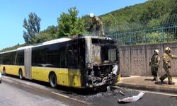Seyir halindeki İETT otobüsü alev alev yandı