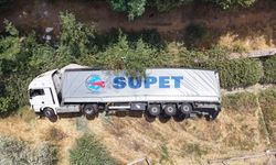 TEM Otoyolu'nda devrilen TIR dronla görüntülendi