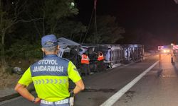 TEM Otoyolu'nda Devrilen TIR'ın Sürücüsü Kurtarılamadı