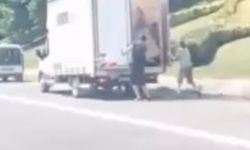 TEM Otoyolu’nda kamyonet alev alev yandı