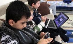 'Çocukları ekranla baş başa bırakmayın'