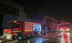 Adana’da Kauçuk Fabrikasında Yangın: Çatı Çöktü, Kimyasal Maddeler Patladı