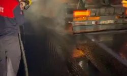 Alev alan akaryakıt tankeri yandı