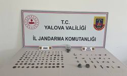 Durdurulan araçta 228 sikke ile 28 tarihi obje ele geçirildi