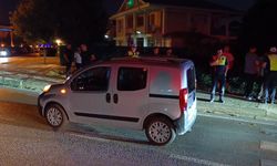 İnegöl’de Hafif Ticari Araç Kaldırıma Çarptı: 1 Yaralı