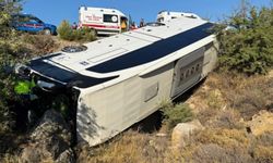 İzmir’de midibüsle otomobil çarpıştı: 2 ölü, 1 yaralı