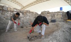 Kuşadası’ndaki Kadıkalesi-Anaia Höyüğü’nde Kazılar Yeniden Başladı
