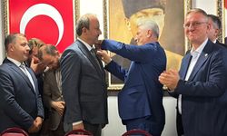 Tavşanlı’da AK Parti’ye yeni katılımlar: Rozetleri Bakan Bolat taktı