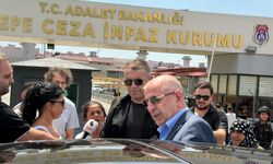 Ümit Özdağ, Sinem Dedetaş ile Oğuzhan Uğur'u ziyaret etti