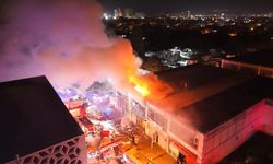 Bursa'da Yumurta İşletmesinde Yangın: 1 İtfaiyeci Dumandan Etkilendi