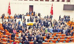 Meclis’te 11 Saatlik Çerçeve Yasa Mesaisi