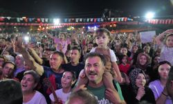 Keçiören’de Türk dünyası şöleni: Azerin ve Kıraç sahne aldı