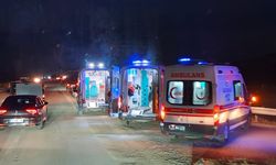 Kırıkkale-Çorum Yolunda Trafik Kazası: Araç Otluk Alana Devrildi, Yaralılar Var!