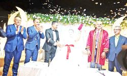 Belediye Başkanı amcasından yeğenine sürpriz nikâh
