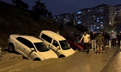 Ankara'da Sel: Caddeler Göle Döndü!