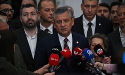 Özgür Özel'e Dil Derneği'nden Onur Ödülü