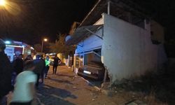 Sivas'ta garaj duvarına çarpan otomobildeki 2 kişi yaralandı
