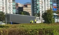 Amasya’da TIR’ın dorsesi yola düştü! O anlar kamerada